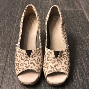Toms cheetah print wedges size 6